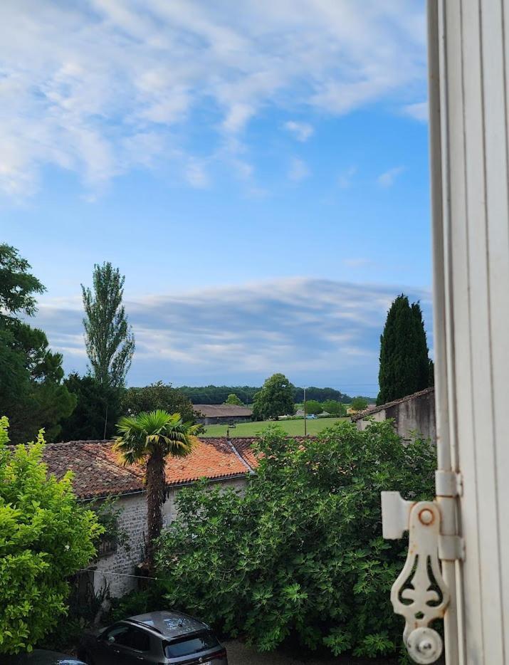 Gite Le Bonheur Hiersac ภายนอก รูปภาพ